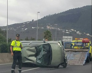 Guardia Civil y Servicio de Grúas prestaron servicio en el siniestro de la TF-5. L@s Jardiner@s