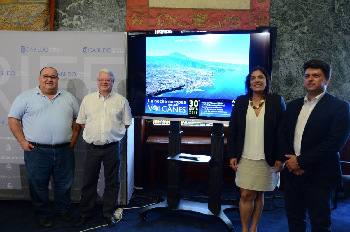 Responsables insulares y locales presentaron en el Cabildo una nueva edición de 'La noche de los volcanes'. /DA