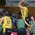 El Iberostar Tenerife vence en Badalona y sigue líder de la Liga Endesa