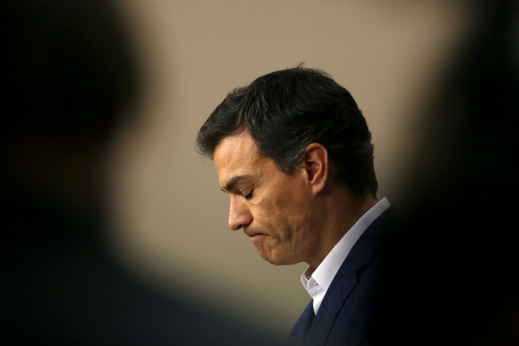 Sánchez comparece ante los medios en el Congreso para anunciar la renuncia a su acta y su candidatura al próximo Congreso