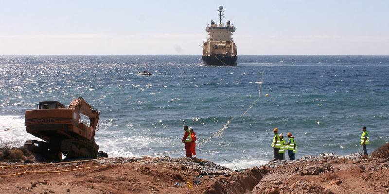 Imagen de archivo de los trabajos de extensión del cable submarino