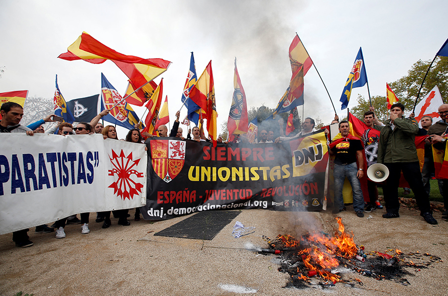 Queman esteladas marcha 12 octubre Barcelona