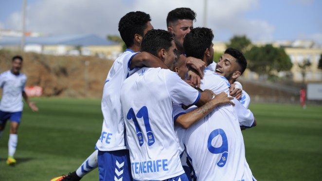 Los juveniles del CD Tenerife celebran uno de los goles anotados ante la UD Las Palmas. /CD Tenerife