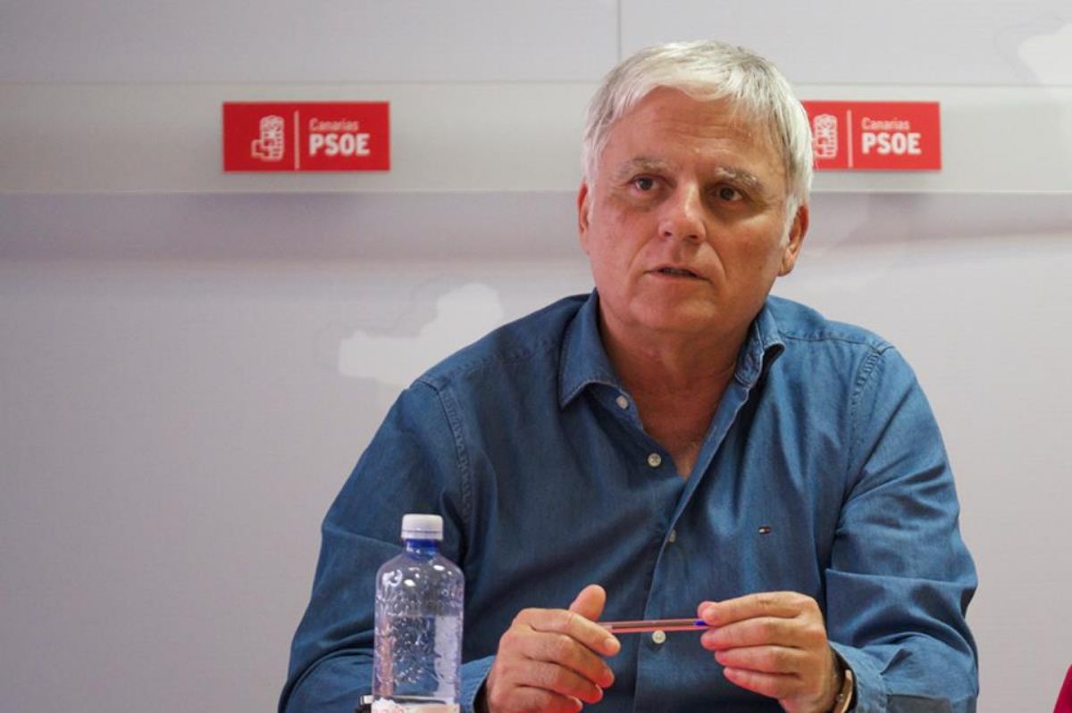 José Miguel Pérez, ayer, durante la rueda de prensa posterior a la reunión de la Ejecutiva, en la que anunció su dimisión. / DA