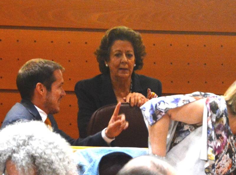 Mariano Hernández y Rita Barberá en el Senado. | DA