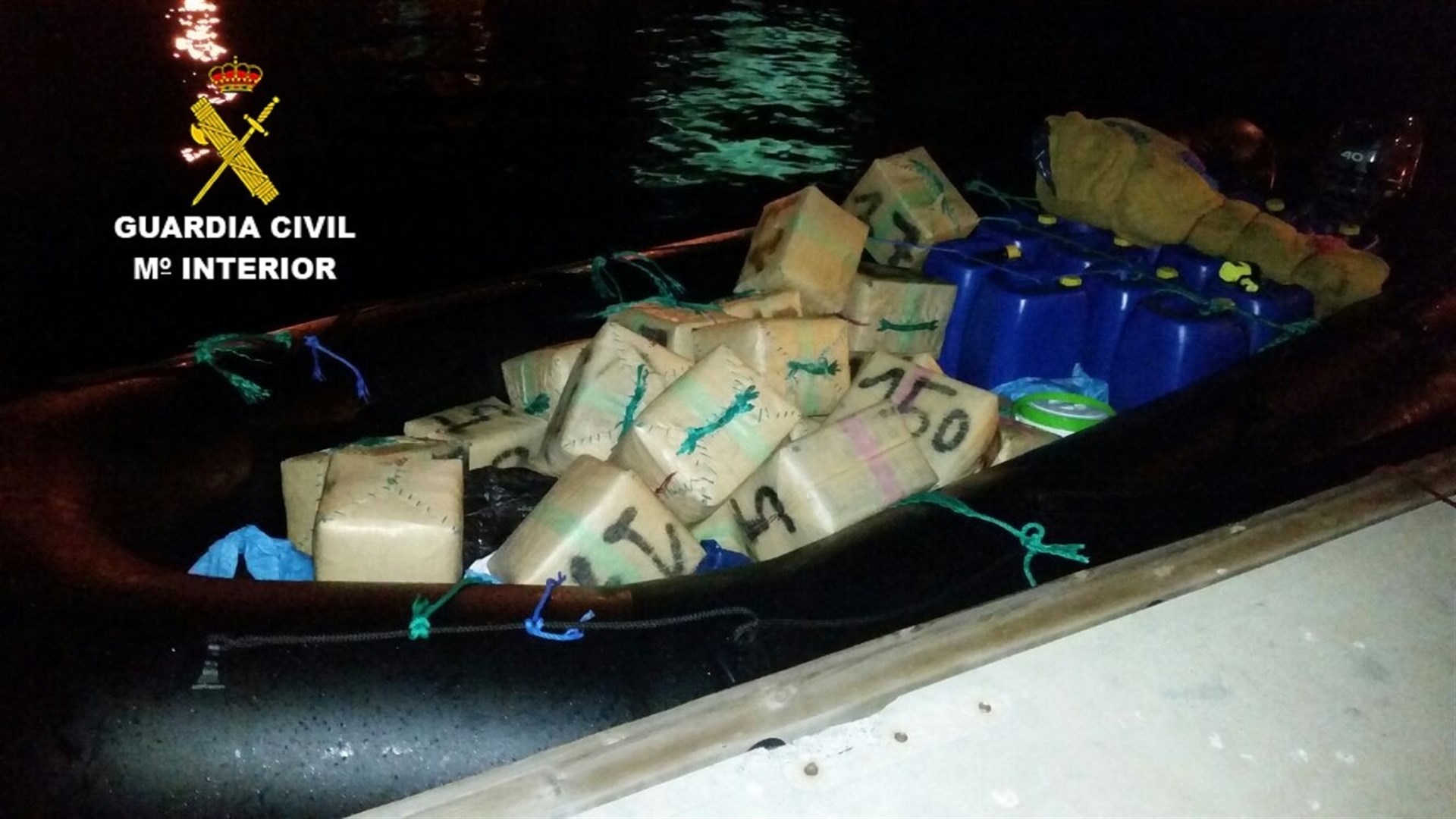La Guardia Civil intercepta un alijo de 900 kilos de hachís | FOTO: GUARDIA CIVIL
