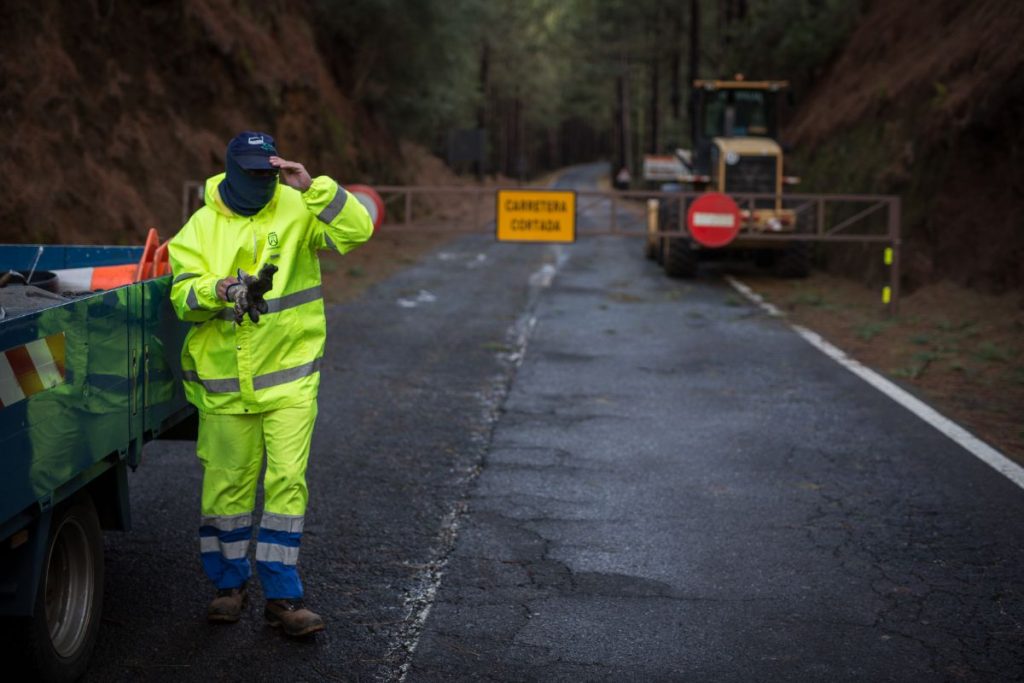 El Cabildo cerró los acceso al Teide tras la nevada del pasado 18 de diciembre. Andrés Gutiérrez