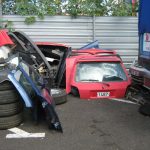 No es un desguace, es un depósito del servicio municipal de grúas en La Laguna, donde supuestamente se sacaban piezas de los coches, algunos de ellos retirados apenas unos días antes. DA