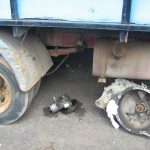No es un desguace, es un depósito del servicio municipal de grúas en La Laguna, donde supuestamente se sacaban piezas de los coches, algunos de ellos retirados apenas unos días antes. DA