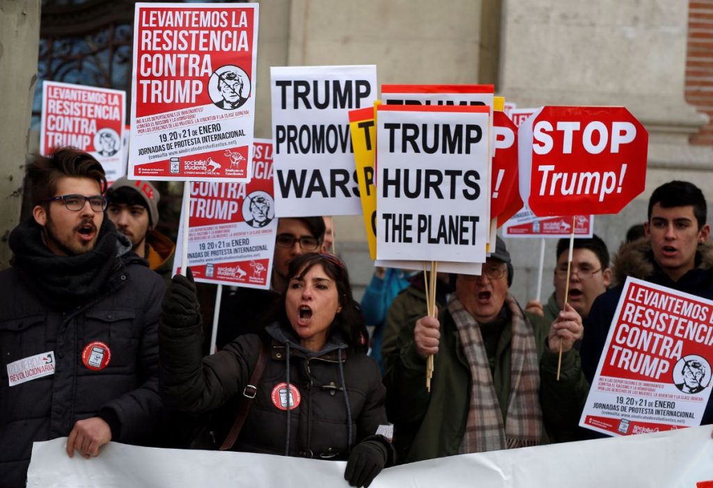 Estudiantes protestan en Madrid contra Trump | REUTERS