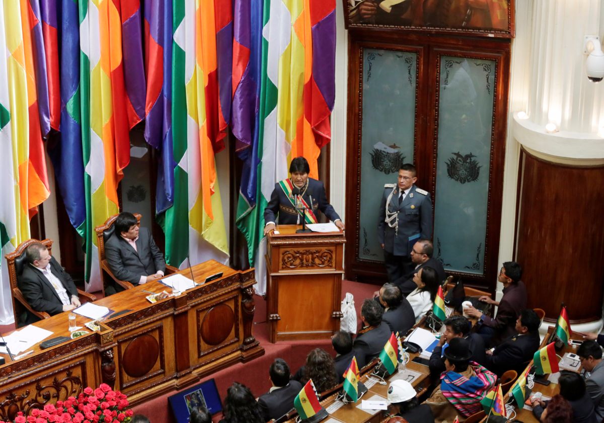 El Gobierno de Bolivia presenta su renuncia en pleno en 