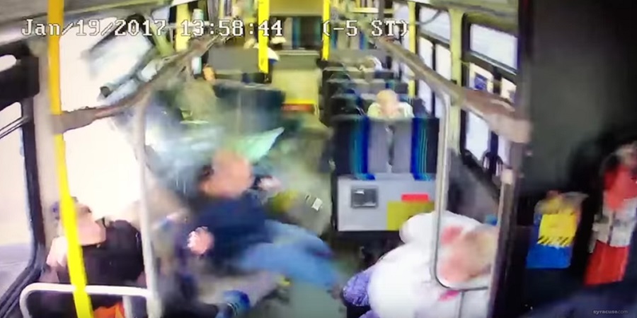 Choque de una camioneta contra una guagua en New York | YouTube
