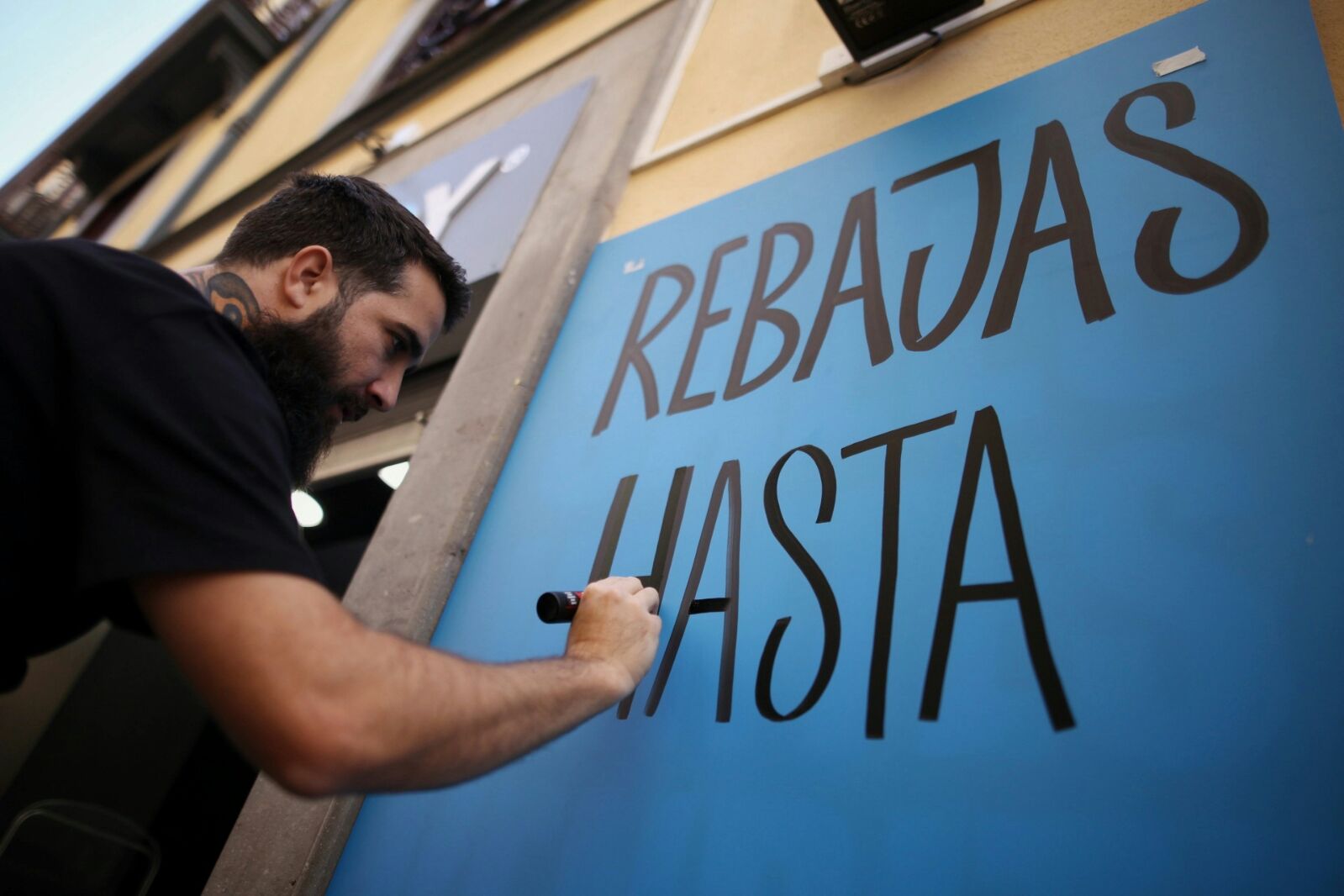 Los comercios se preparan para el arranque de las rebajas | FOTO: Andrés Gutiérrez