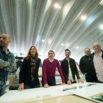 Gladis de León, concejal de Fiestas, José Manuel Bermúdez, alcalde de Santa Cruz, Jesús Caraballero diseñador del escenario y Enrique Camacho, director de la Gala de la Reina del Carnaval | Foto: Fran Pallero