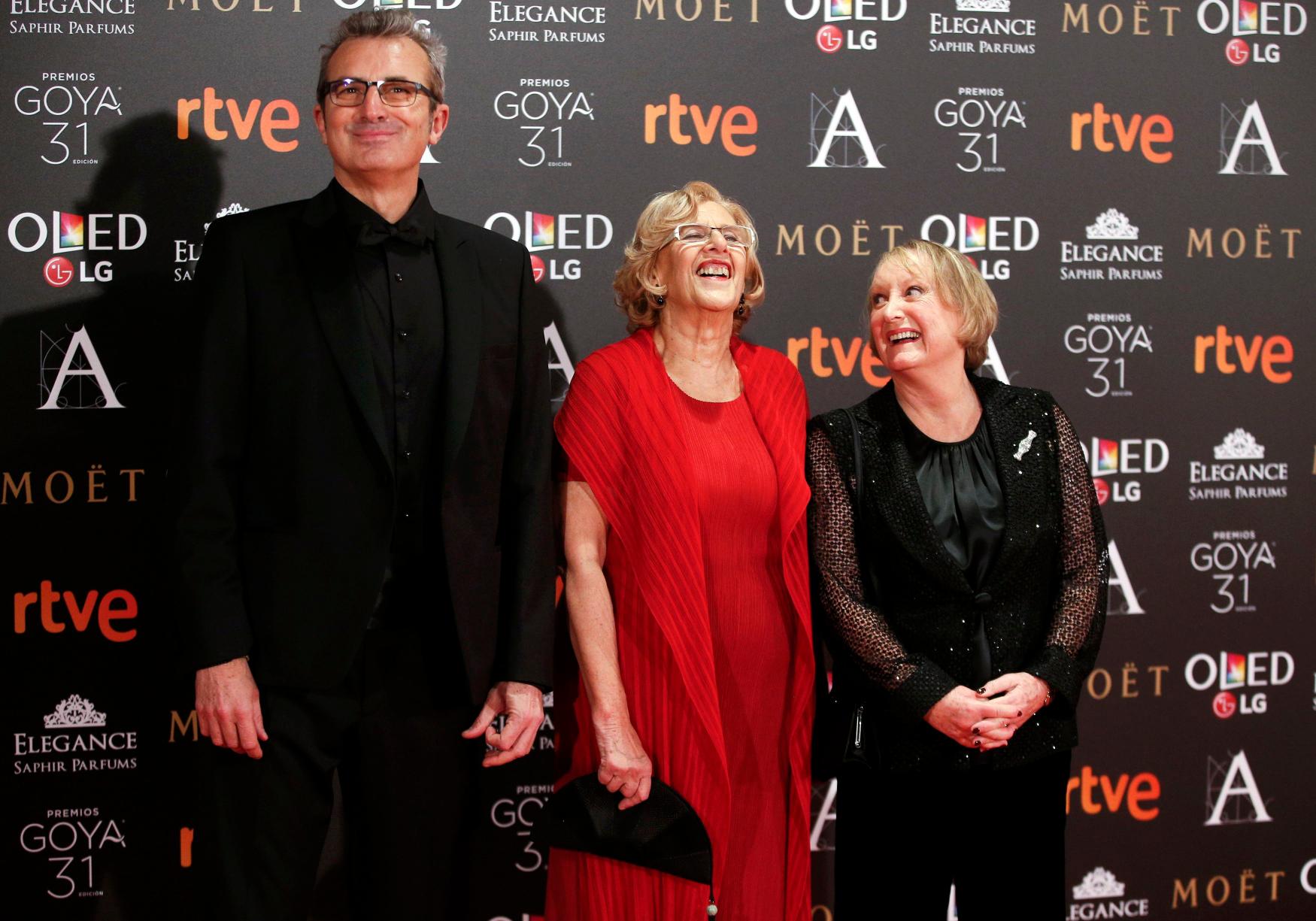 Mariano Barroso, vicepresidente de la Academia de Cine, Manuela Carmena, alcaldesa de Madrid e Yvonne Blake, presidenta de la Academia de Cine | REUTERS