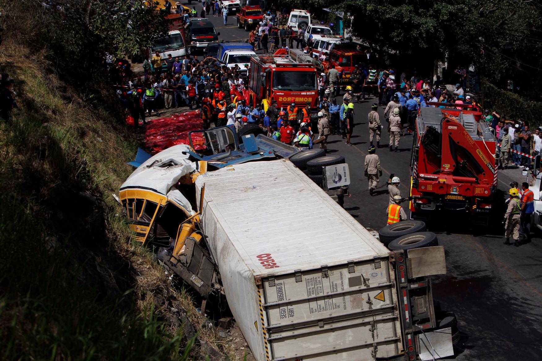 Imagen del accidente de una guagua en Honduras | REUTERS/Jorge Cabrera
