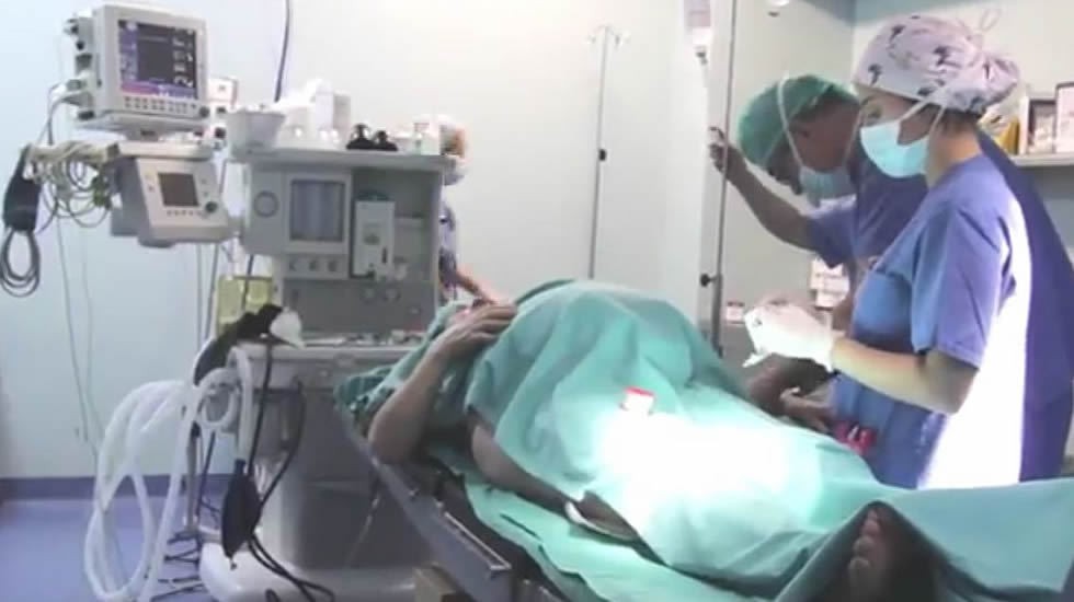 La mujer de 64 años dio a luz a gemelos. EUROPA PRESS