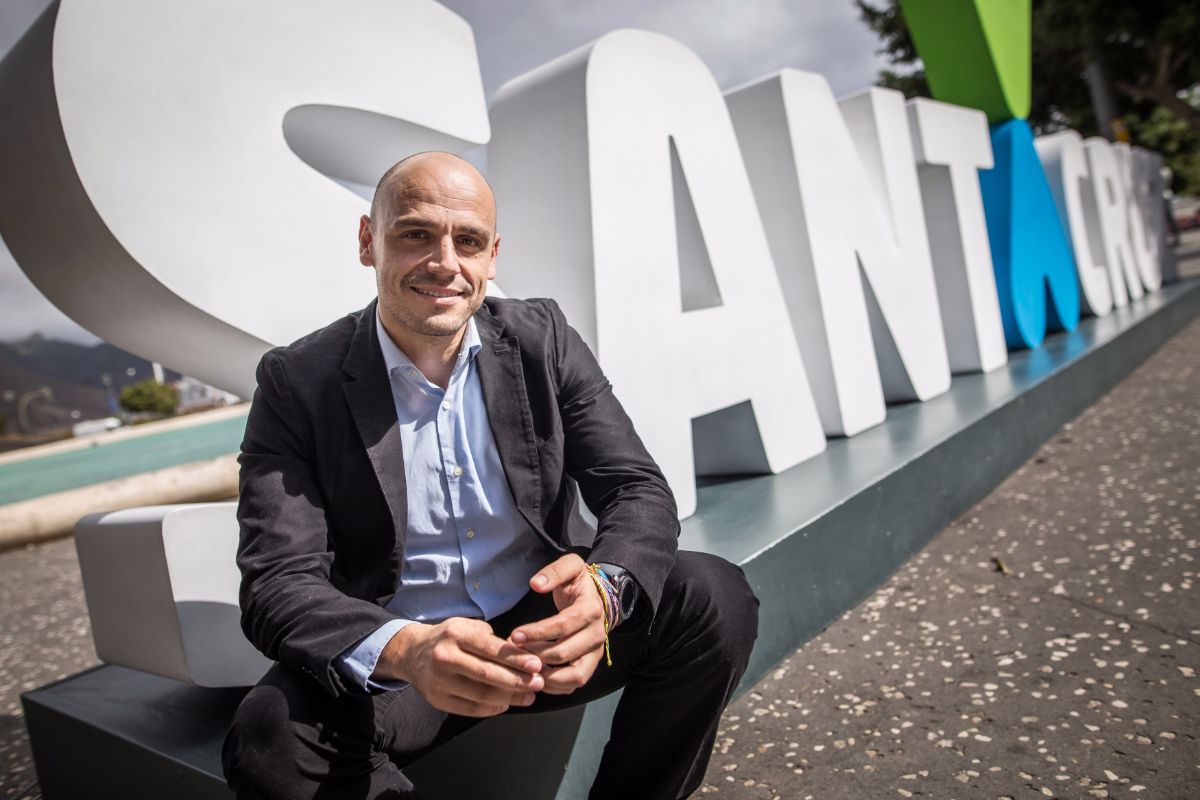 El edil de Promoción Económica, Alfonso Cabello, apuesta por el desarrollo del alquiler vacacional como un punto más de apoyo del sector turístico en la capital | ANDRÉS GUTIÉRREZ