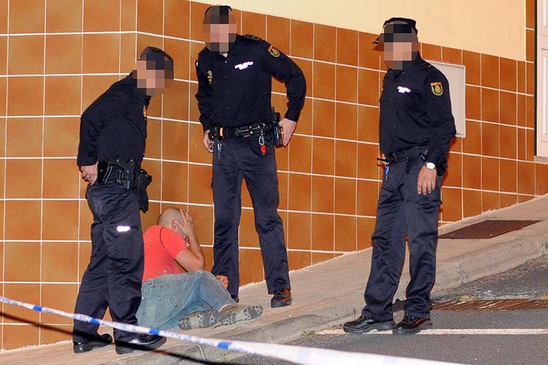 El padre de Tindaya llora desconsolado al conocer su muerte a manos de su exesposa y su nuevo marido | SERGIO MÉNDEZ