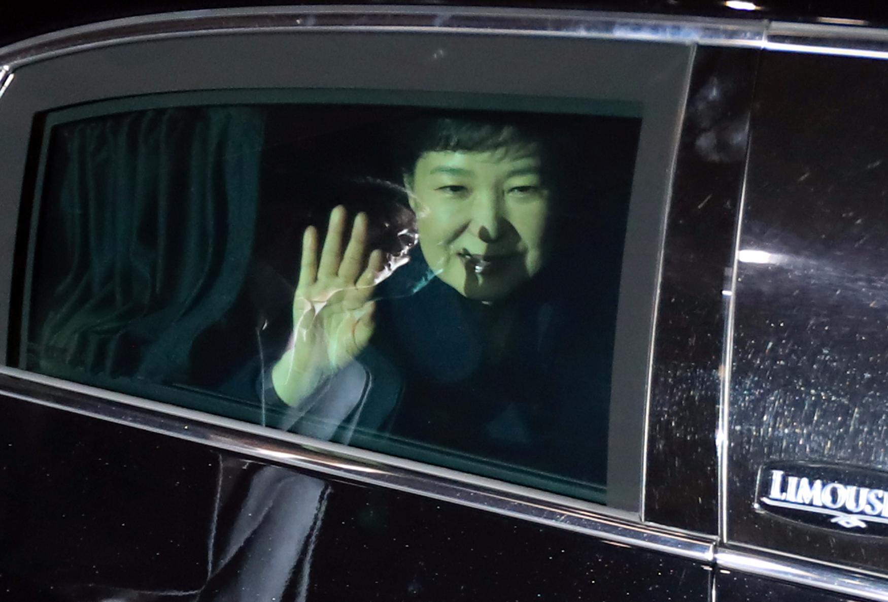 La expresidenta de Corea del Sur, Park Geun Gye, abandona la Casa Presidencial | FOTO: REUTERS/Kim Kyung-Hoon