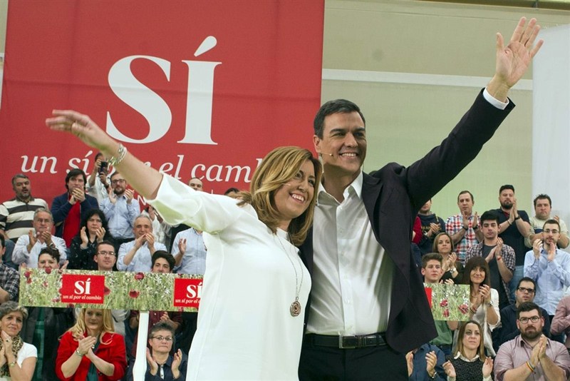 Susana Díaz y Pedro Sánchez, durante un acto electoral del PSOE cuando el político madrileño aún era secretario general. EP