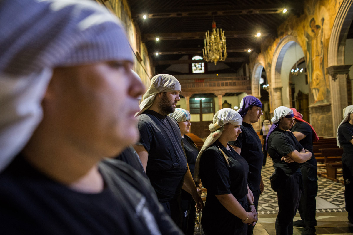 Costaleros del Santísimo Cristo Resucitado. Parroquia de Santo Domingo Guzmán, La Laguna. Foto: Andrés Gutiérrez