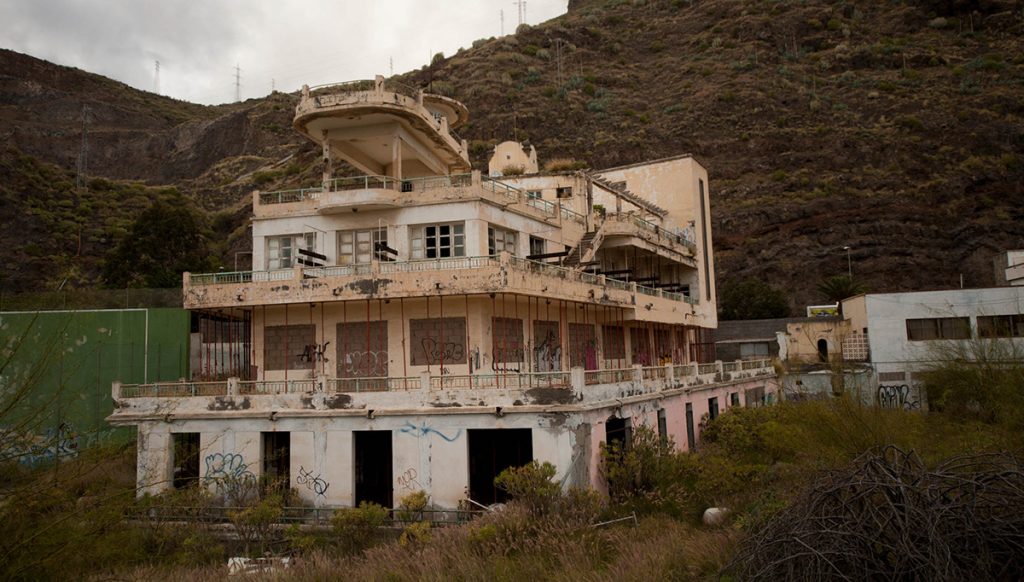 El estado actual del antiguo Balneario, que se localiza en Valleseco, es de absoluto abandono; casi en ruinas. F. P
