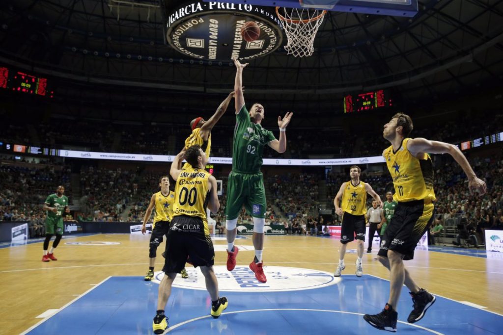 Imagen del encuentro entre el Iberostar Tenerife y el Unicaja | ACBMEDIA