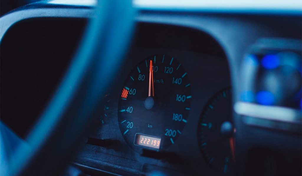 COCHE CONDUCTOR VELOCIDAD