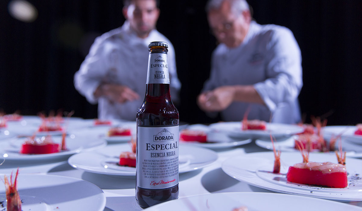 Dorada Especial Esencia Negra es la nueva variedad que ha lanzado al mercado la compañía cervecera. DA