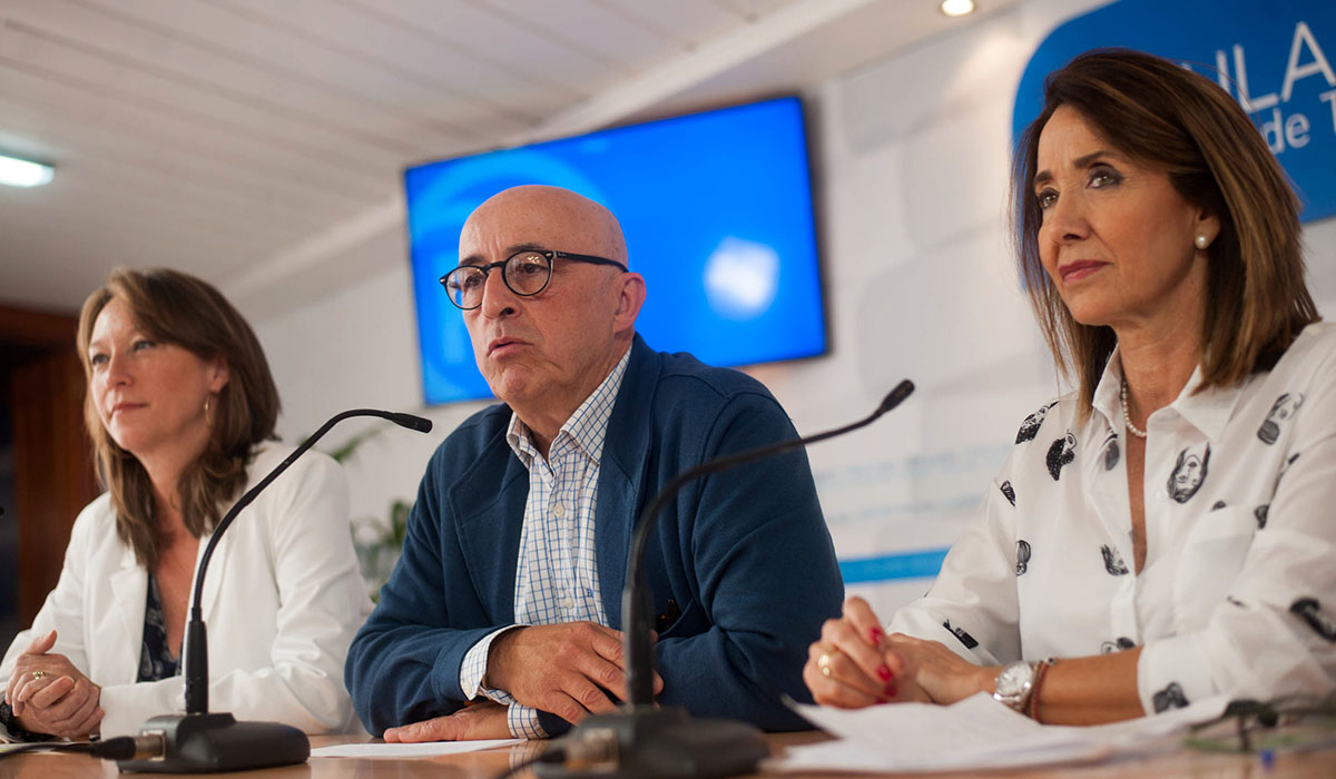 La responsable de Acción Sectorial del PP, Yolanda Baumgartner; el secretario general en Tenerife, Pedro Suárez, y la presidenta de la Comisión de Sanidad, Belén Balfagón del partido. Fran Pallero