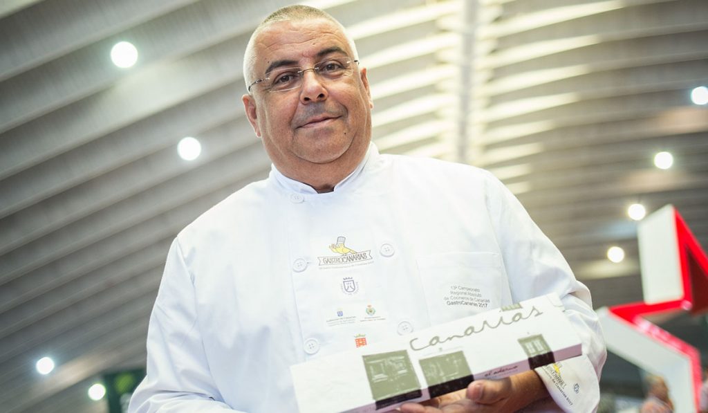 Teobaldo Méndez lanza una colección de bombones con motivo del Día de Canarias. Andrés Gutiérrez