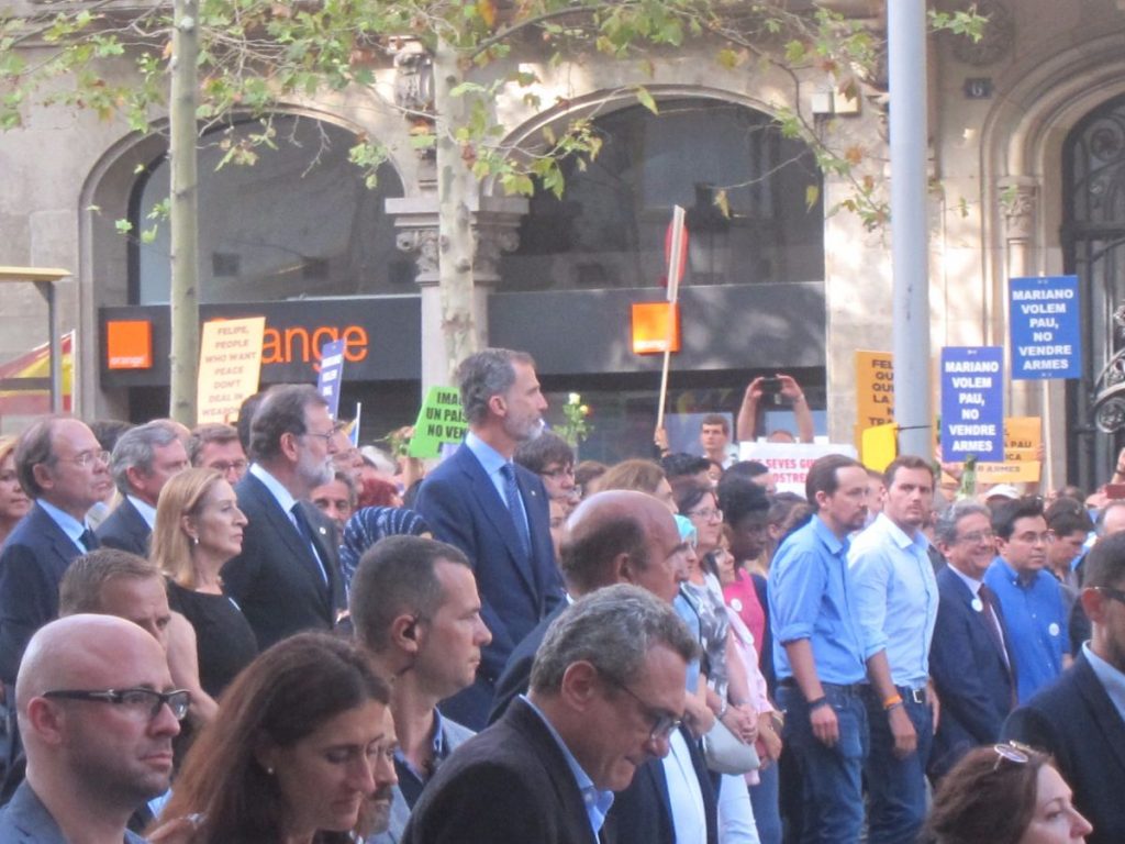El Rey Felipe VI en la manifestación de Barcelona | EUROPA PRESS