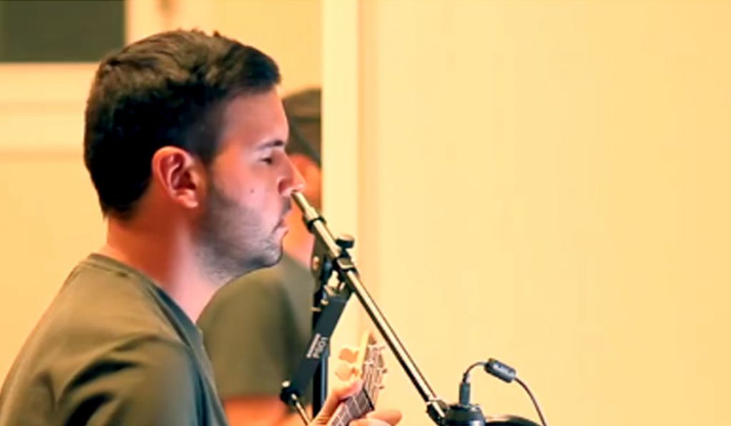 Enrique Rodda, autor de la canción a la microalga. Facebook