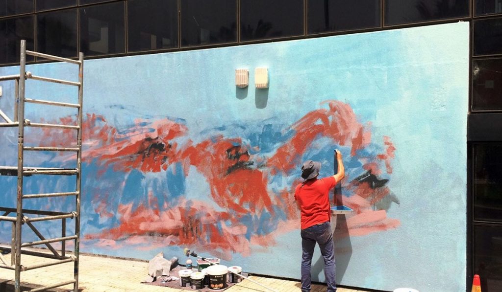 El artista Sergio Linares Velasco, en plena faena. DA