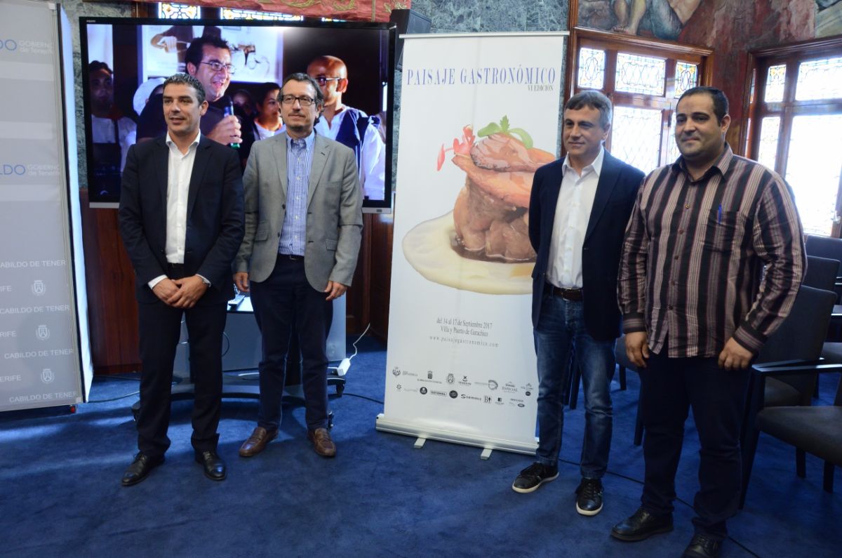 El alcalde de Garachico, José Heriberto González, el vicepresidente y consejero de Agricultura, Ganadería y Pesca del Cabildo de Tenerife, Jesús Morales, el consejero de Agricultura del Gobierno de Canarias, Narvay Quintero y el chef ejecutivo del restaurante Las Cucharitas Gourmet de Garachico, Julio Velázquez | DA