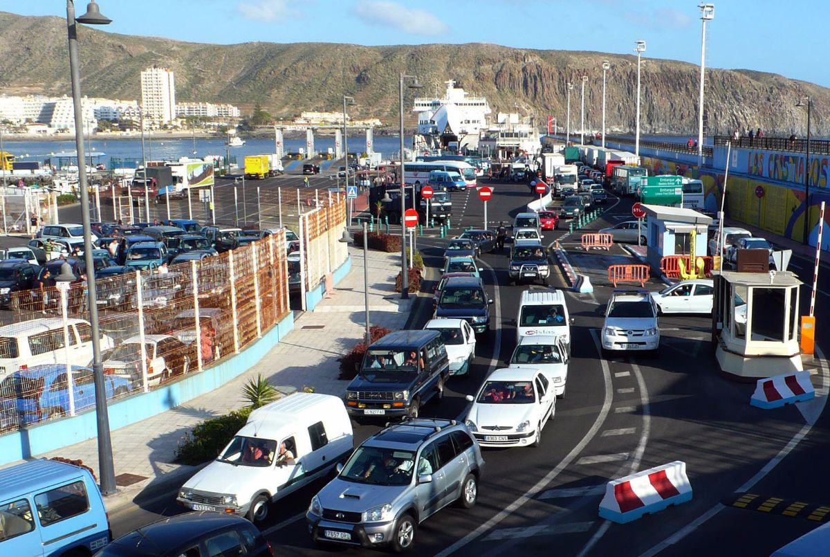 Curbelo señala que entre agosto y septiembre más de 250.000 pasajeros han embarcado en Los Cristianos. DA