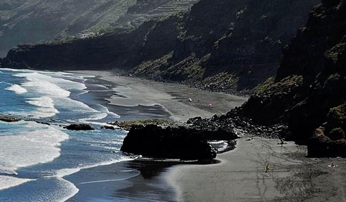 La actuación en la playa de Los Patos se integrará con el paisaje y brindará mayor seguridad en los accesos. DA