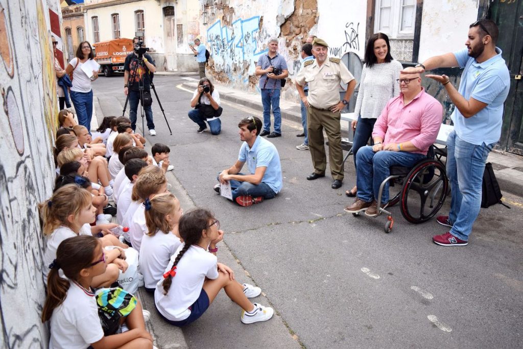 El barrio de El Toscal es, desde ayer y hasta mañana, el epicentro de la V Semana de la Movilidad Sostenible, con participación de unos 700 escolares. DA