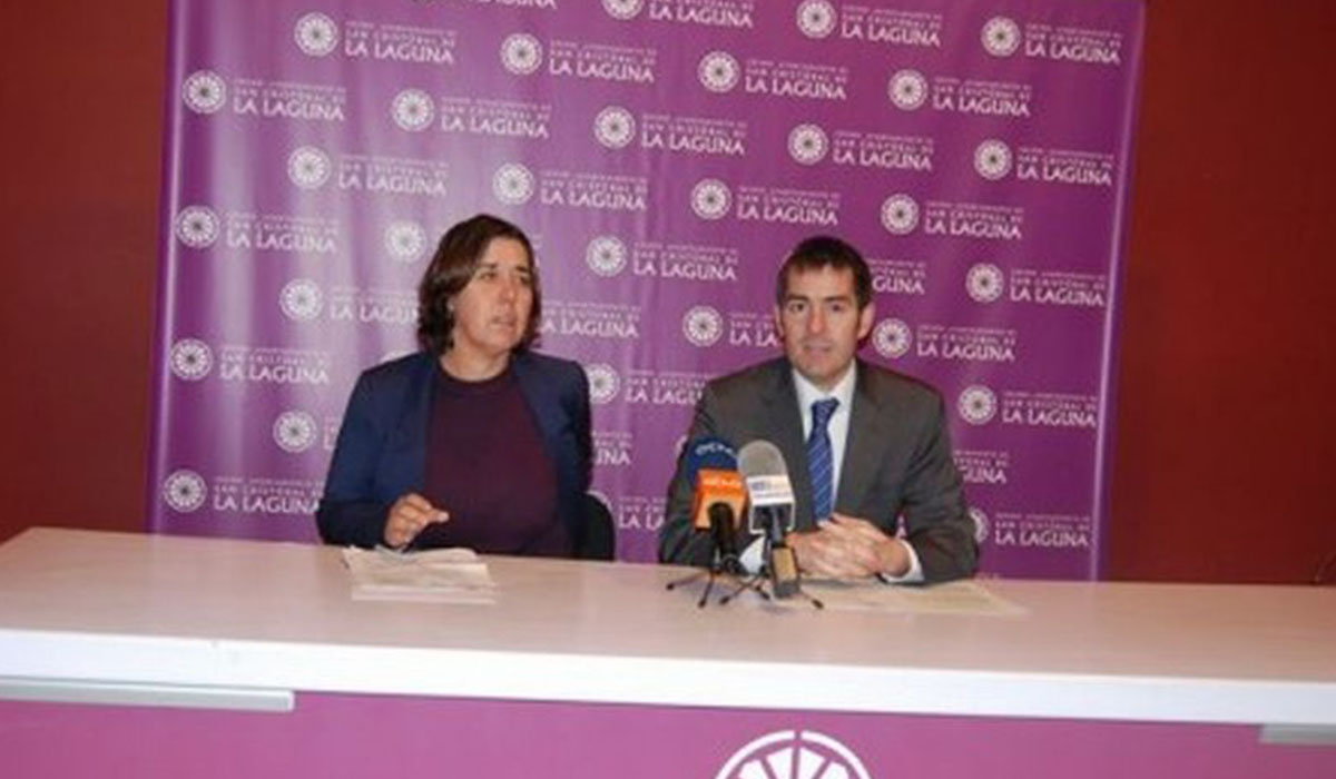 Blanca Pérez le entregó el acta, pero Fernando Clavijo no la expulsó. DA