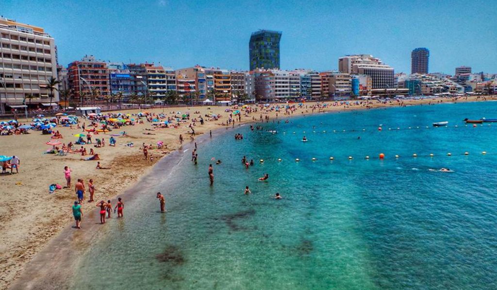 Playa capitalina de Las Canteras. DA