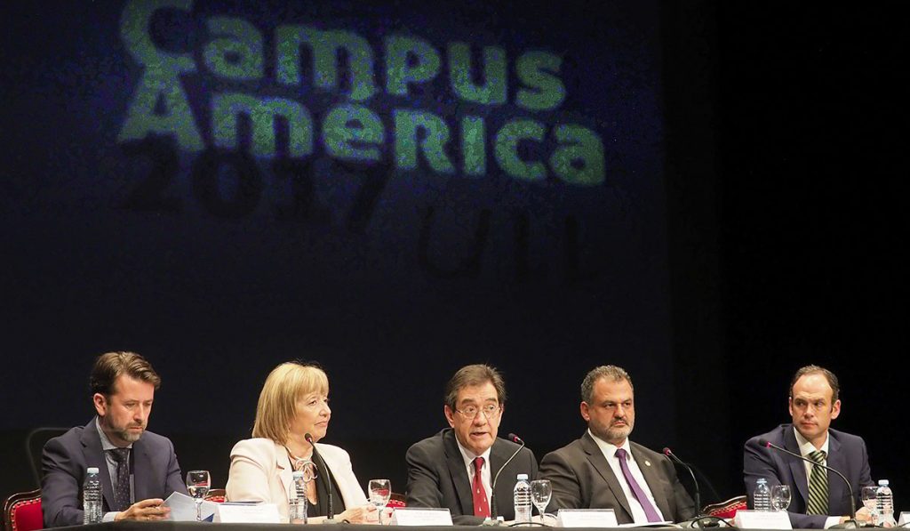 El Teatro Leal, en el municipio de La Laguna, acogió ayer el acto de apertura del primer Campus América. Sergio Méndez