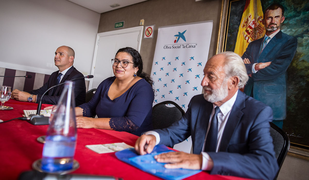 Jesús Álvarez, Coromoto Yanes y Javier de Loño, ayer, durante la presentación de esta primera reunión nacional. Andrés Gutiérrez