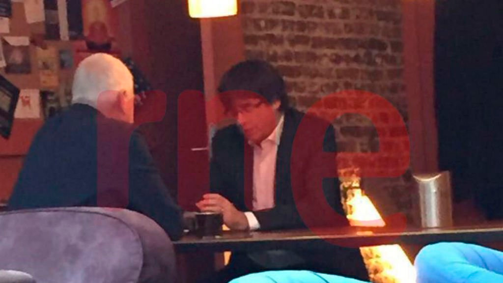 RNE PUIGDEMONT EN BRUSELAS CAFETERIA
