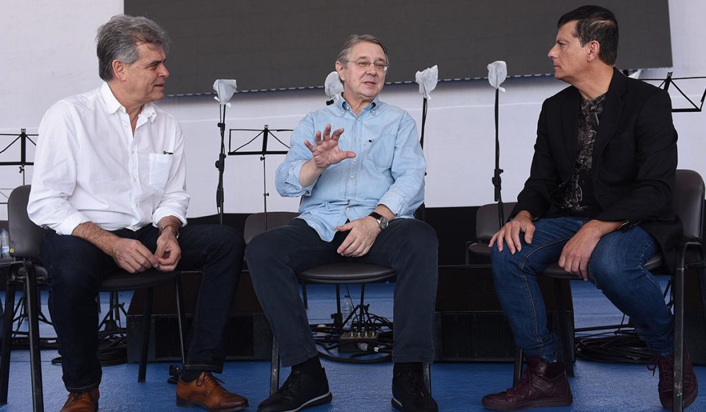 Emilio Coello, Víctor Pablo Pérez y Benito Cabrera analizaron ayer in situ para el diario La leyenda de Gara y Jonay, que protagonizará mañana el Concierto de Navidad de Puertos de Tenerife. Sergio Méndez