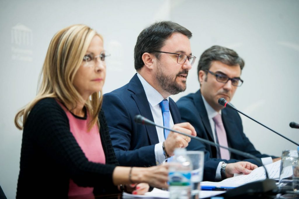 Australia Navarro, Asier Antona y Zacarías Gómez, ayer en rueda de prensa. Fran Pallero