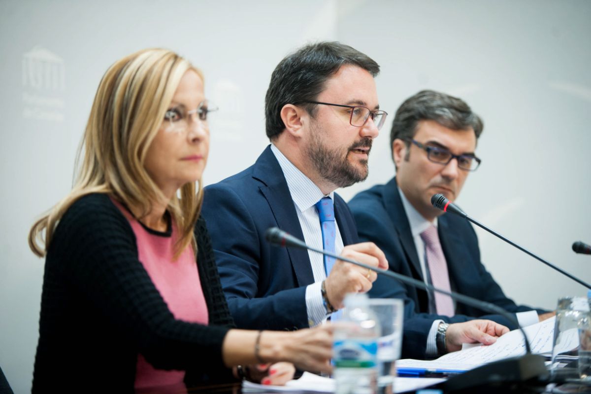 Australia Navarro, Asier Antona y Zacarías Gómez, ayer en rueda de prensa. Fran Pallero
