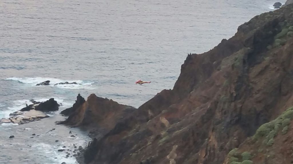 Rescate de un parapentista en Anaga. / DA