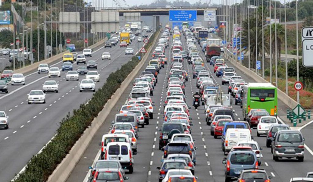 Las retenciones de tráfico en la llamada autopista del Norte son prácticamente diarios en la actualidad. DA