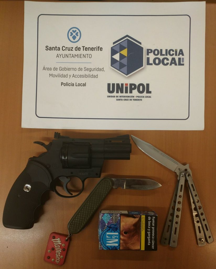 Foto del arma simulada | TWITTER (Policía Local)